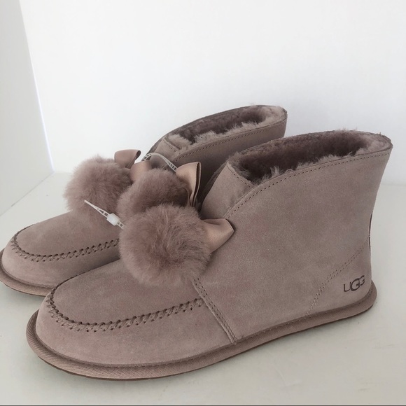 ugg avec pompon